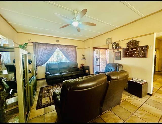 3 BEDROOM HOUSE FOR SALE IN VANDERBIJLPARK CE 3